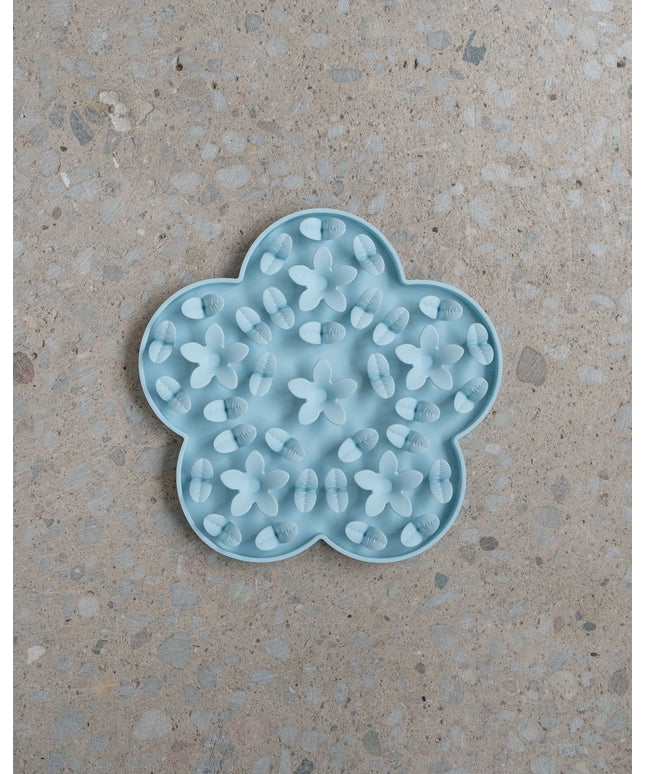 dexypaws® “Hide + Seek” Blue Flower Enrichment Snuffle Mat